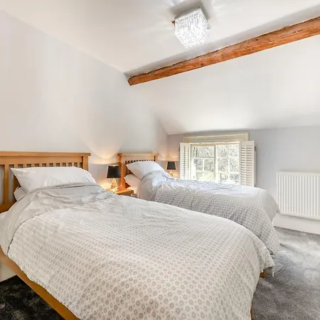 Ryburn House - Uk43518