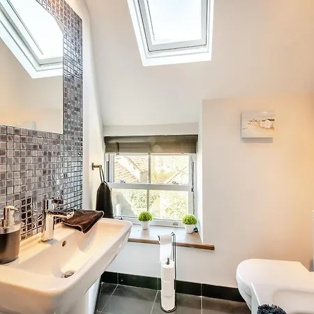 Ryburn House - Uk43518 *